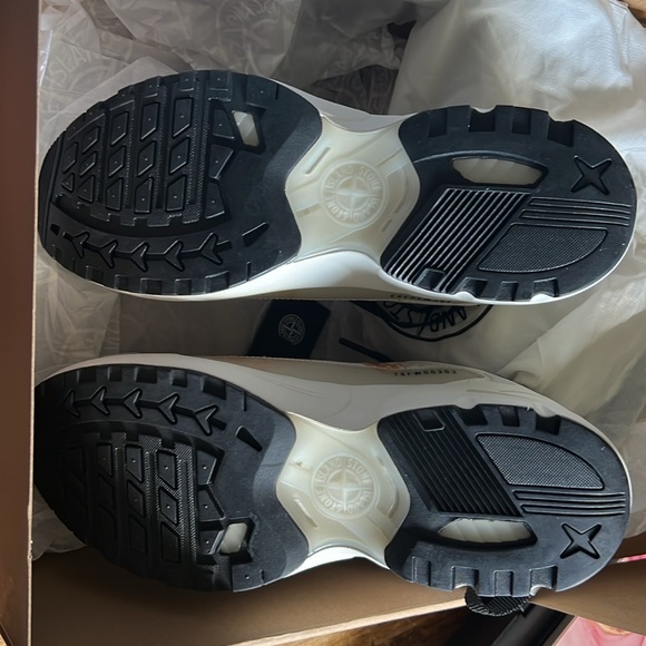 Stone Island Grime Round-Toe Panelled Sneakers - Picture 6 of 9